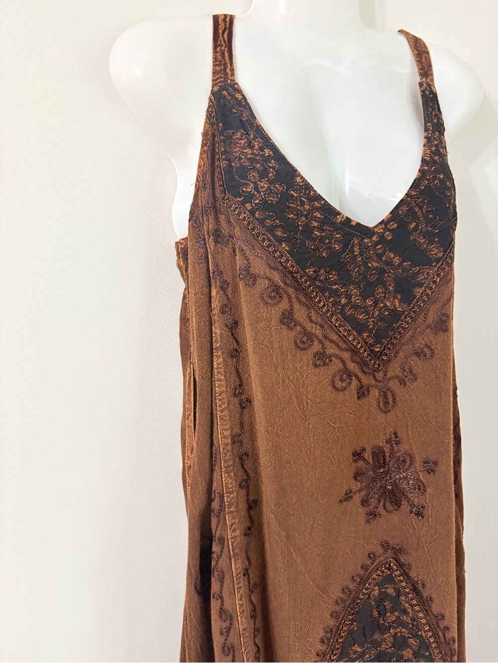 Vintage Brown Embroidered Rayon Shift Dress Boho Travel Festival Chic Artisan M - Picture 3 of 5